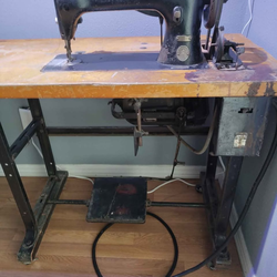 Singer commercial upholstery sewing machine
