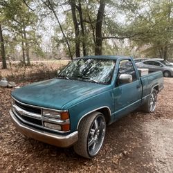 93 Chevy Short Bed 5.7 V8 Runs And Drive Great