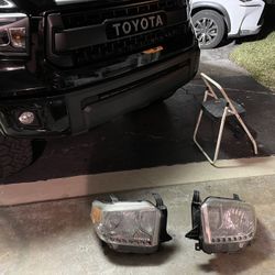Toyota Tundra Headlight