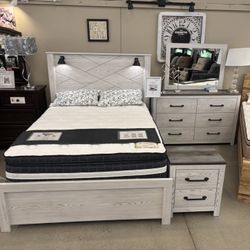 Queen Bed, Dresser, Mirror And Nightstand 