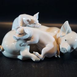 Retired Lladro Porcelain #5228 Playful Piglets Pig Glossy Figurine by Jose Roig