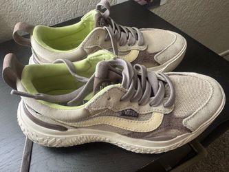 Women’s shoes