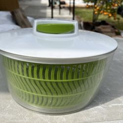 Progressive Green & White Salad Spinner 10" Diameter 5.5" Tall