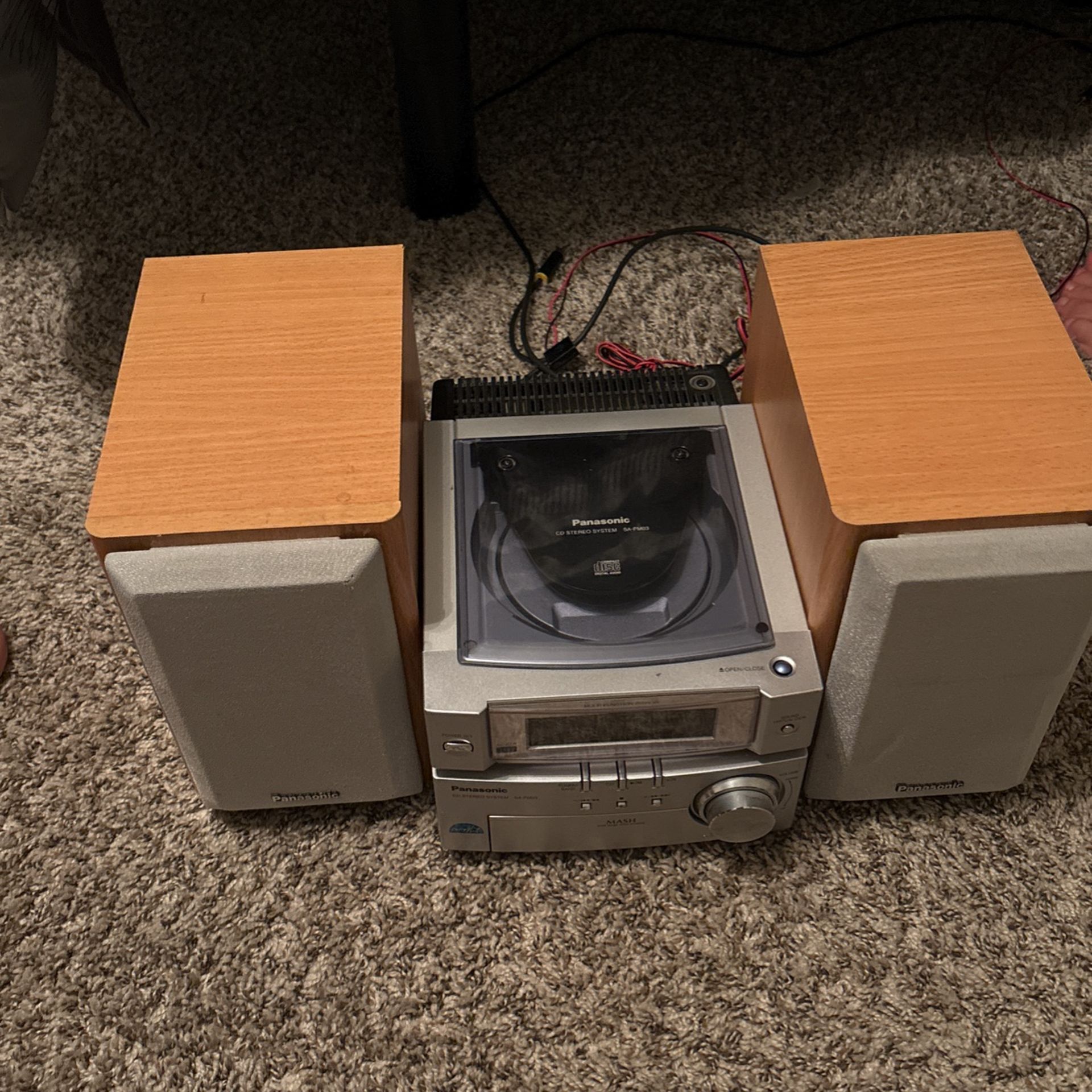 PANASONIC CD STEREO SYSTEM +2 Speakers