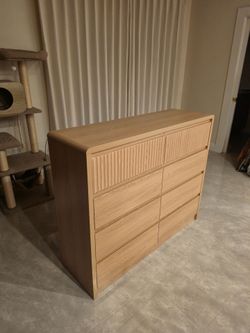 Fluted 8 Drawer Dresser for Bedroom, 50” Wide Modern Dresser & Chest of Drawers with Curved Profile Design, Wood Mid Century Dressers for Bedroom, Liv