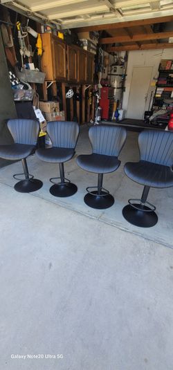 4 Barstools New condition firm price