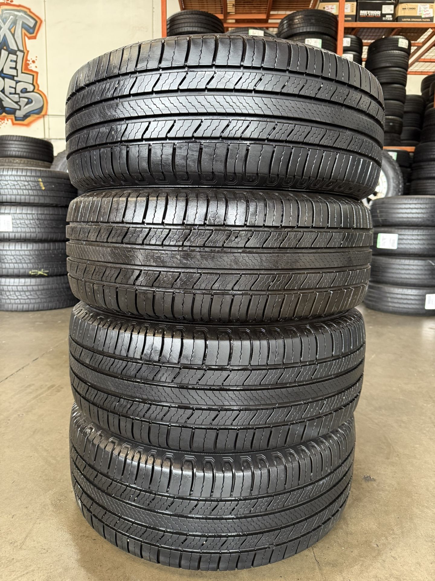 215/55/17 Michelin Defender 2