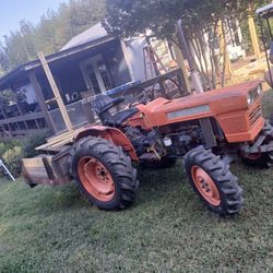 4/4 Kubota Diesel Tractor Runs Great