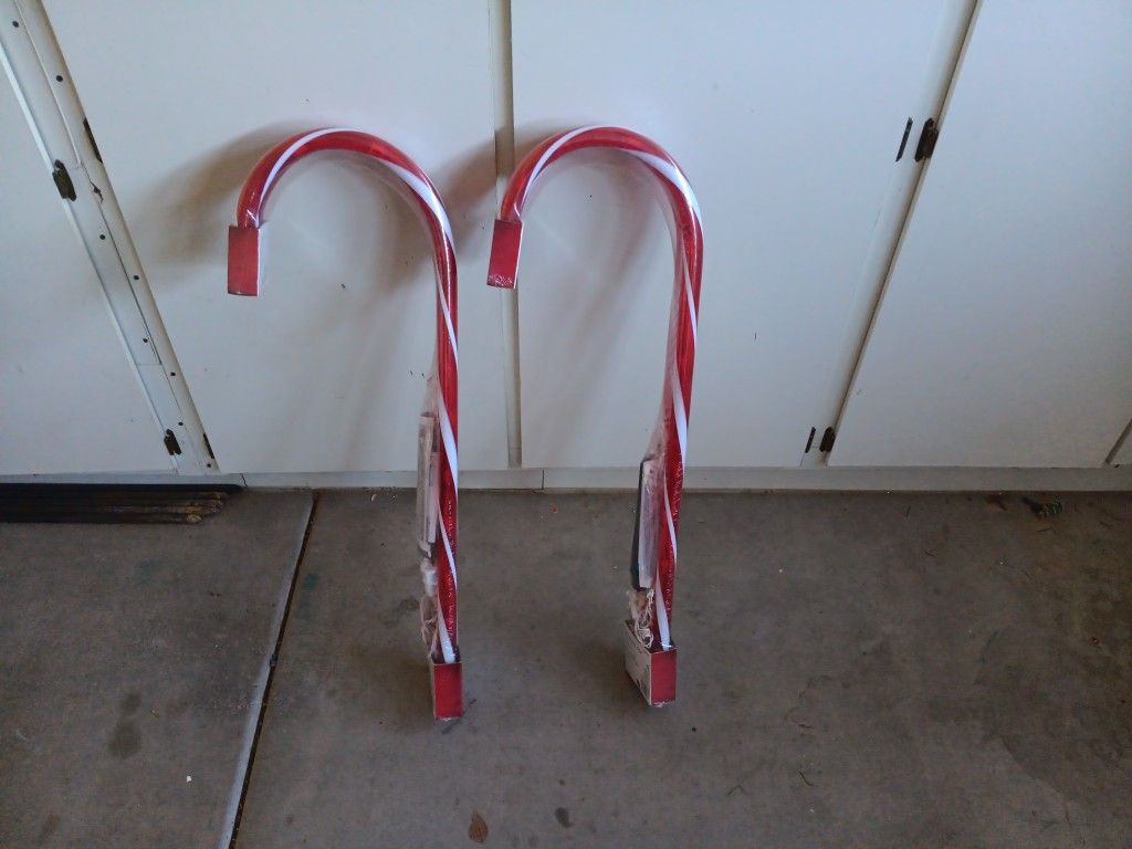 New 6 Pack Of 3 Ft Candy Canes. Check Out My Other Posts 