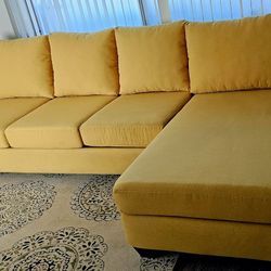 Sectional Sofa from Living Spaces, Like New (Home Staging)
Price: $649
👉 Only used for home staging, not daily use.
✔ Includes all modular pieces
✔ C