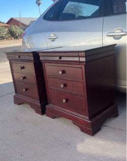Gorgeous New Classic Furniture Versailles Bordeaux Cherry Wood Nightstands