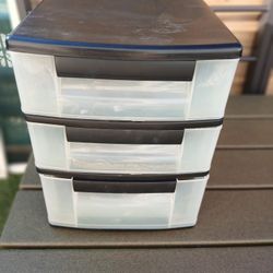 2 Plastic Storage Containers ( Only Selling Together Both For $10)