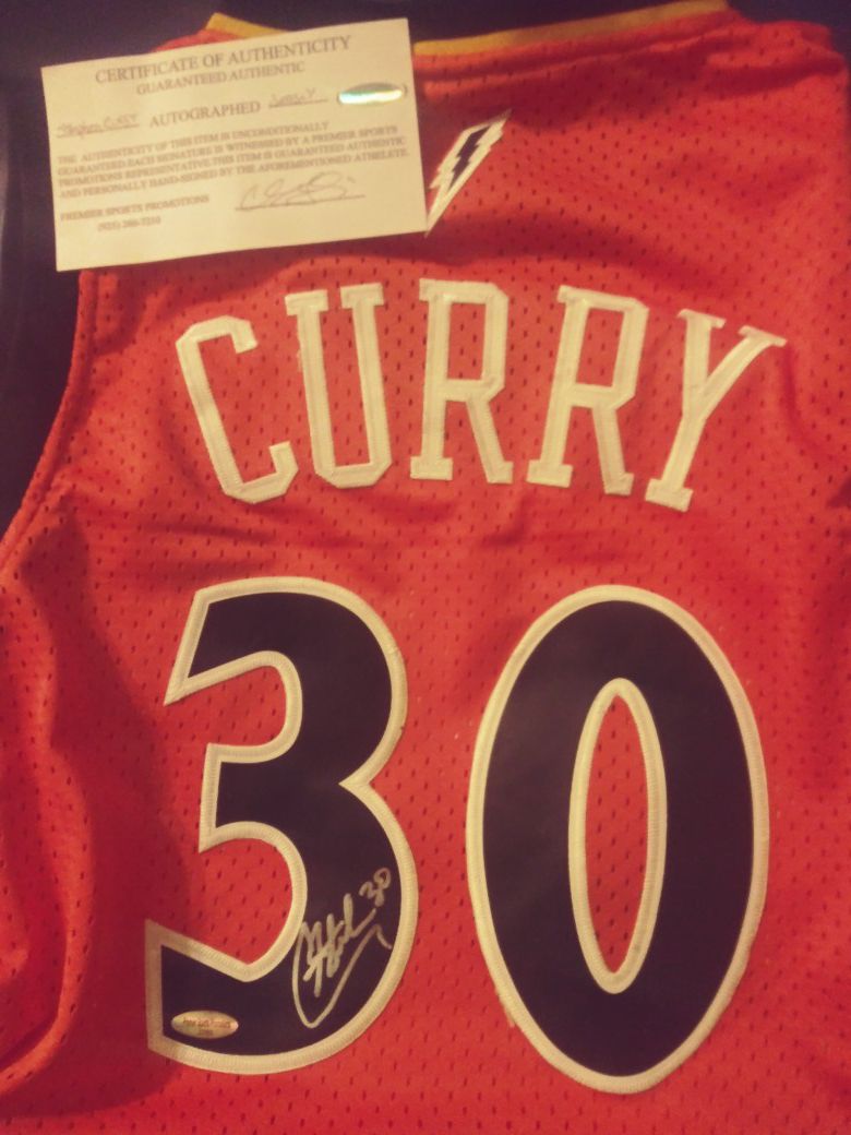 Framed Stephen Curry Jersey w/ Embroidered Signature for Sale in Oakland,  CA - OfferUp