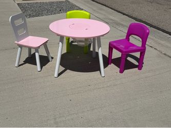Kids able and chairs