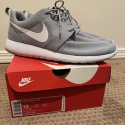 Nike Roshe One (men’s size 12)