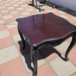 End Table.wppden Deep Cherry Decorated And Made In Canada 