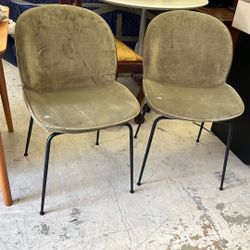 Set Of 2 Green Chairs With Metal Legs 