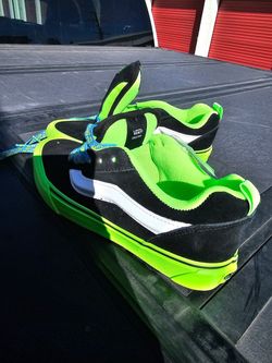 Vans women’s 9.5 and men’s 8
