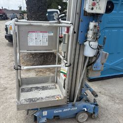 2016 Genie 25’ Personnel Lift 
