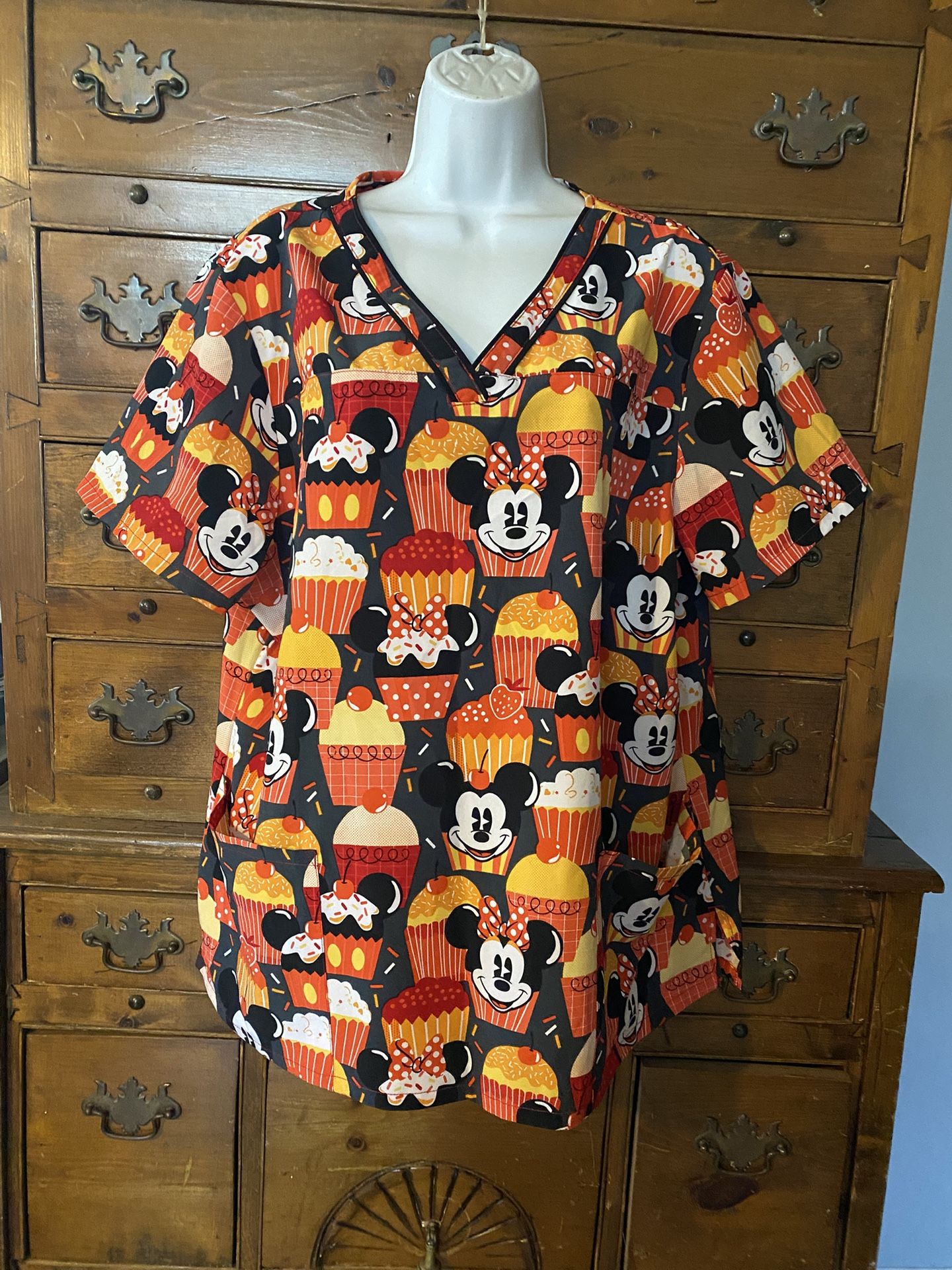 Woman’s Scrubs Top Mickey & Minnie With Lots Of Cupcakes Disney