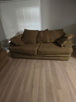Like new sofa set just needs a good shampoo and a new clean and be good as new