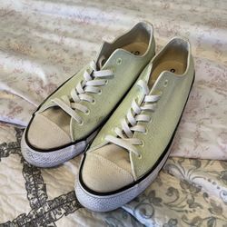 Converse Women’s Size 10.5