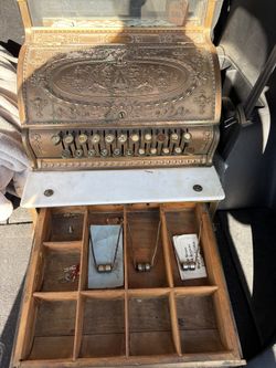 ANTIQUE CASH REGISTER