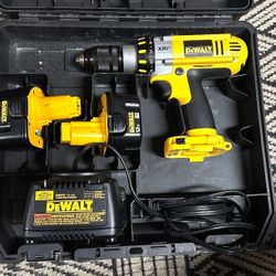 DEWALT DCD940 XRP 18V 1/2'' Cordless  Drill Driver / 2 Batteries  Works great 