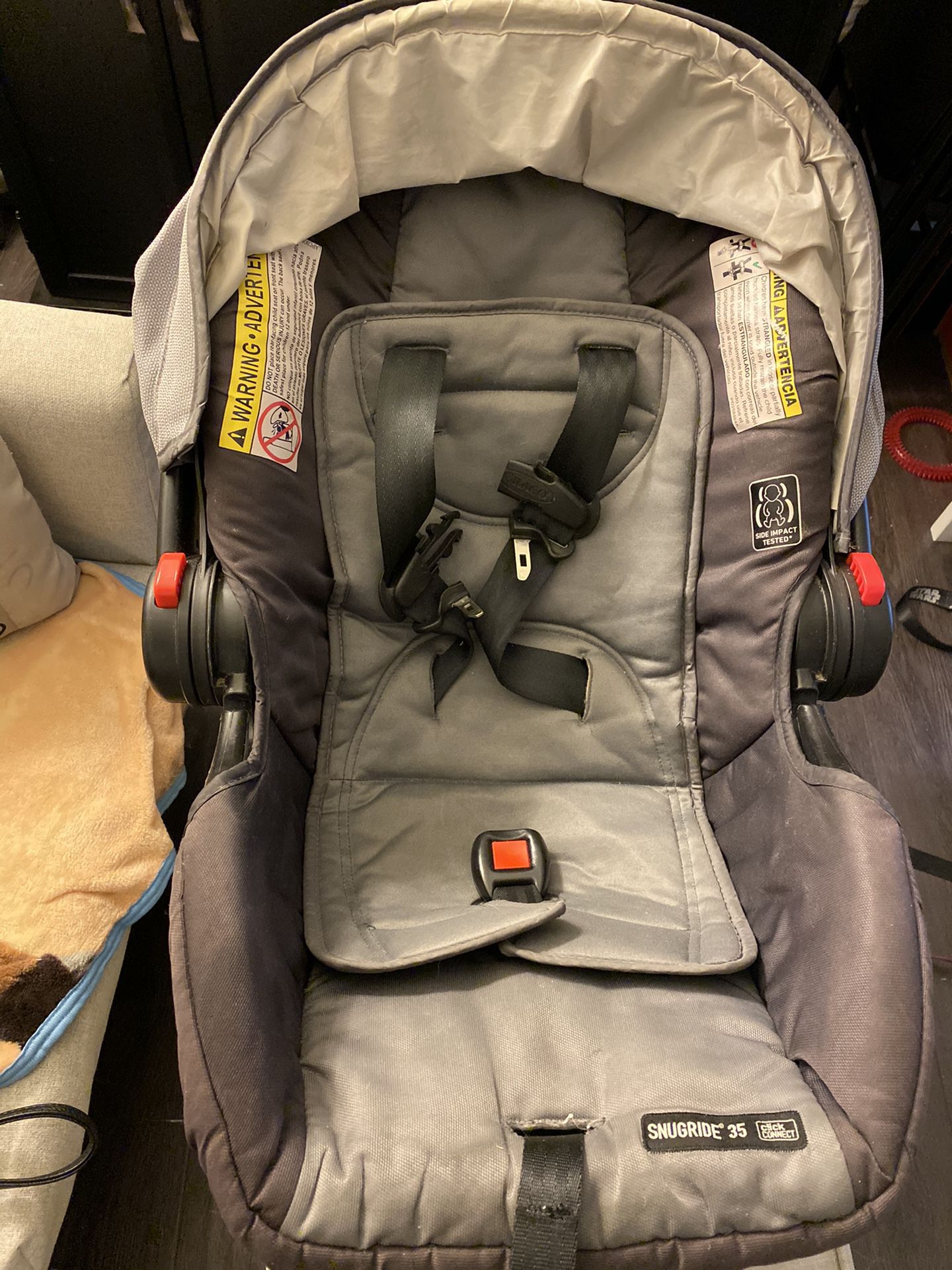 Graco snugride 35 click and connect car seat