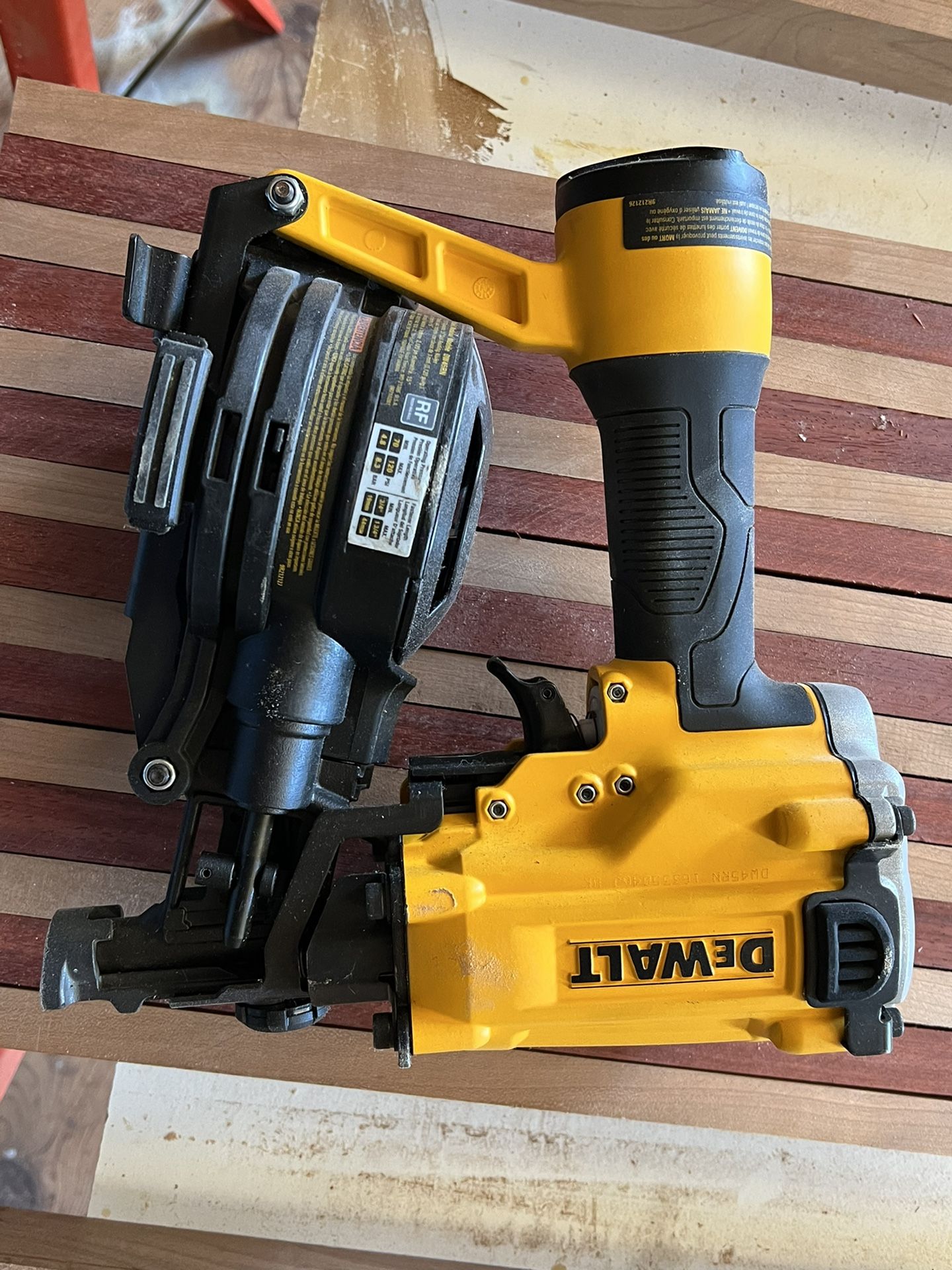 Roofing nailer