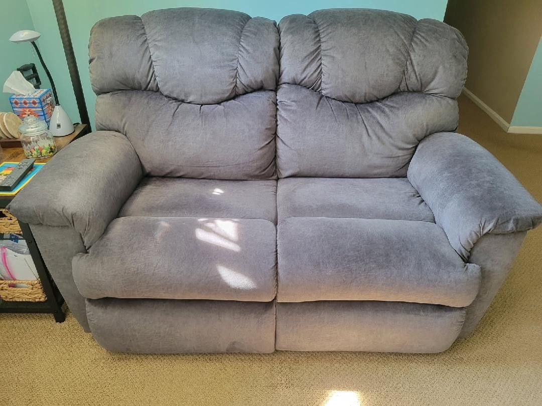 Lazy Boy Loveseat Power Recliner With Headrest & Lumbar Support. Great Condition.