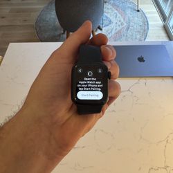 Apple Watch Series 5 Titanium 40mm A2094 (GPS + Cellular) in Space Black