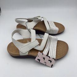 Women’s White Sandals Size 6