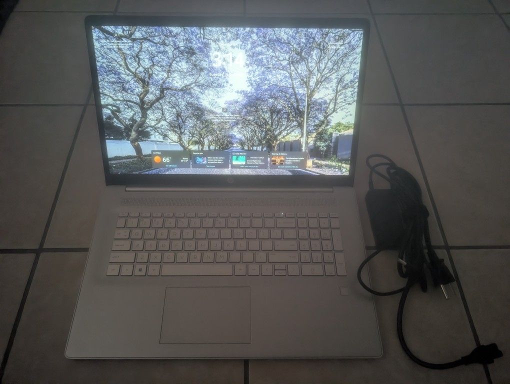 HP 17" Laptop with fingerprint reader 1TB drive @ Windows 11 (16gb RAM)
