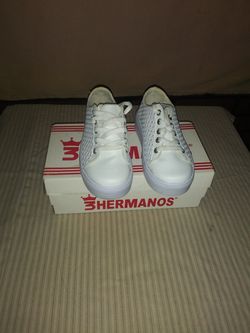 Tenis de niña size 19 de México. Están nuevos