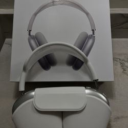 Silver AirPod Maxes 1 Gen