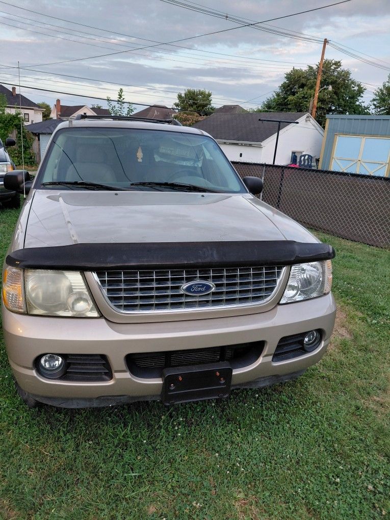 2004 Ford Explorer