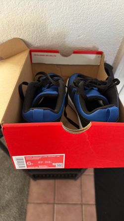 Nikes 6 youth Boys/Girls shoes