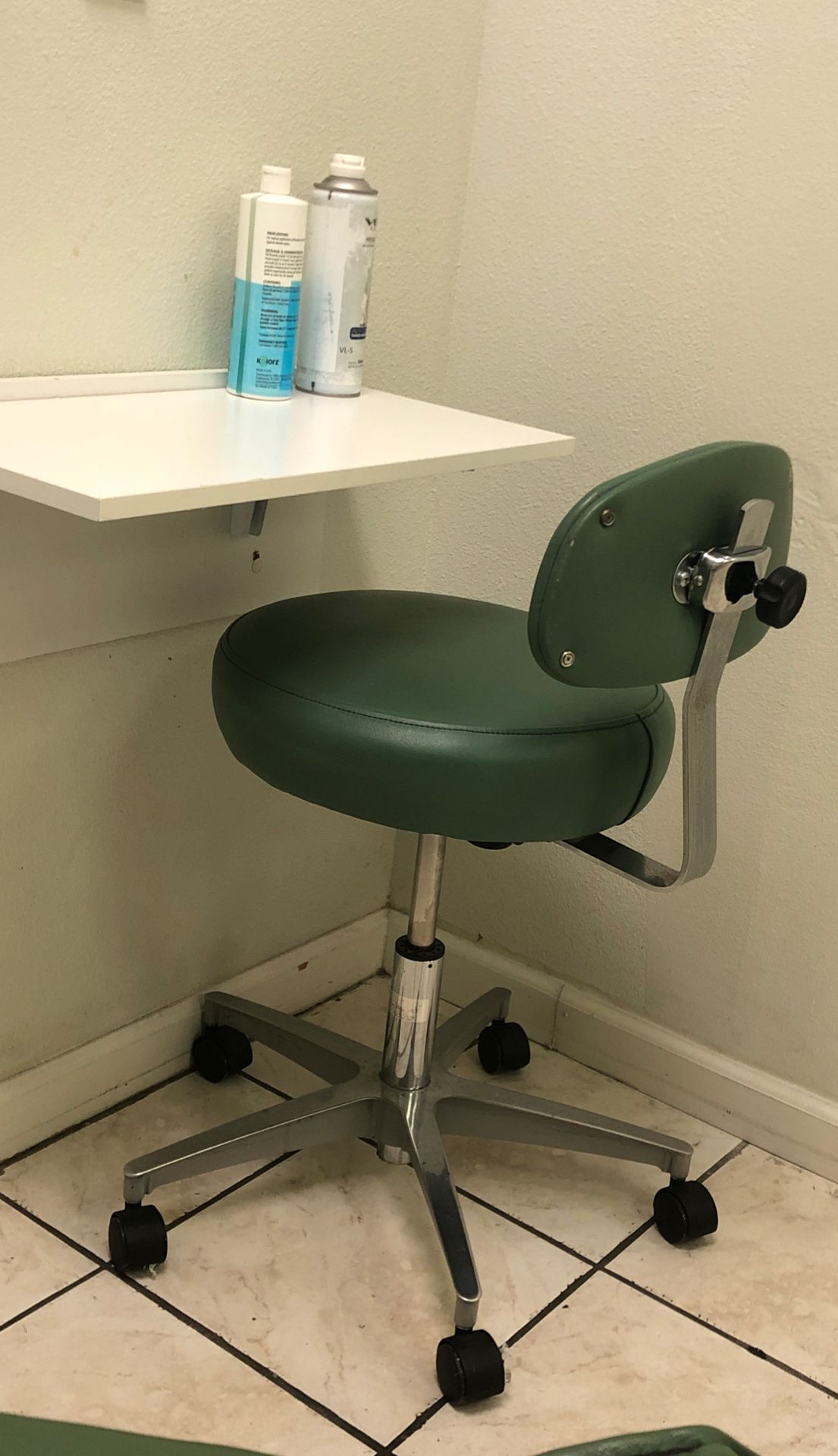 Doctors chair good condition good wheels the lowest
