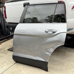 2021 VW Atlas Rear Left Passanger Door Damaged - For repair or parts