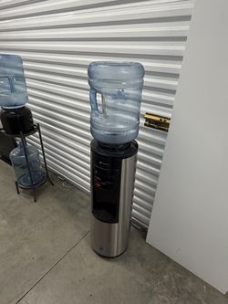 Hot/ Cold Water Dispenser w/ Bottle