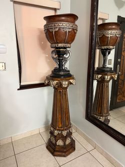 Elegant Ornate Decorative Pedestal with