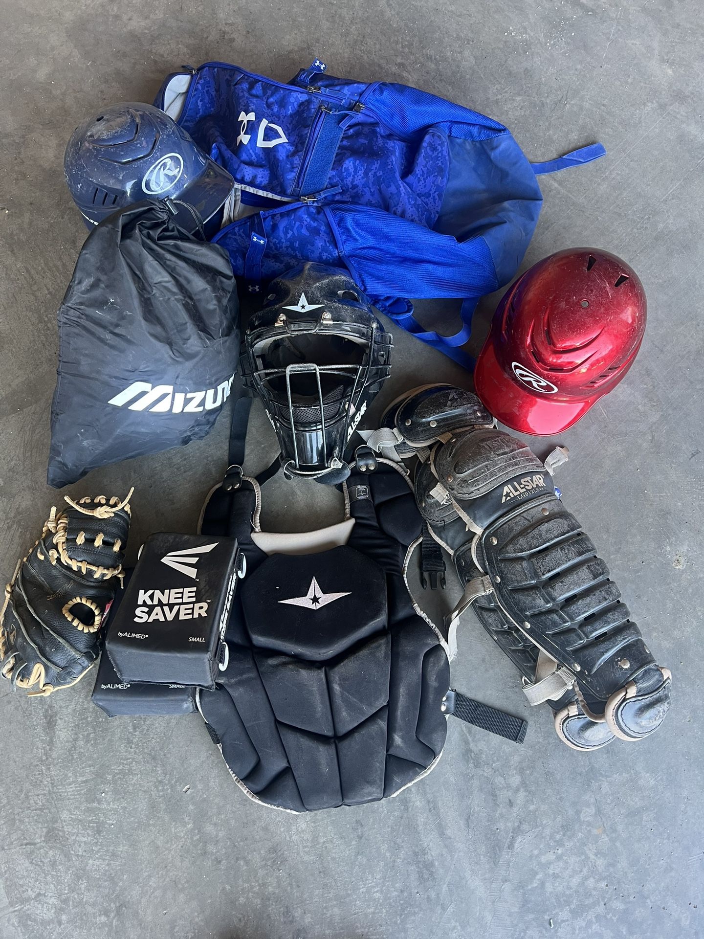 Catchers Gear, Bat Bag, 2 Helmets