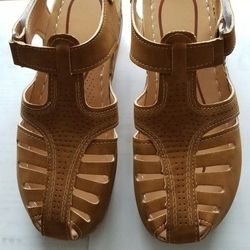 NEW WOMANS SANDALS SZ. 7- 7.5