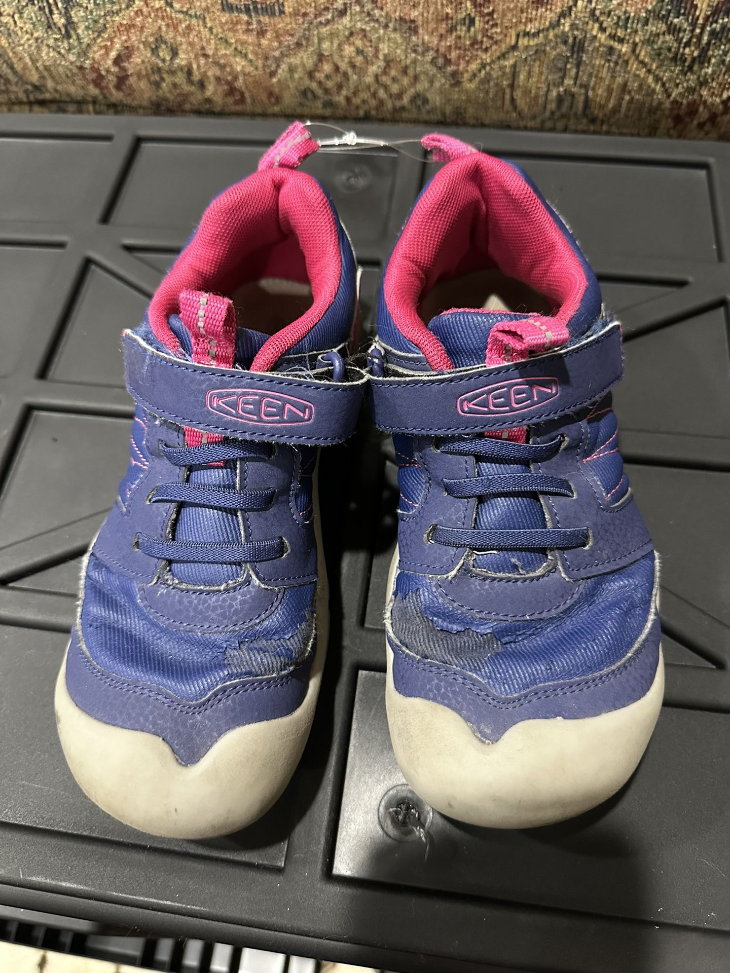 KEEN Size 2 Girls Sneakers