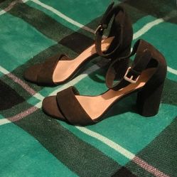 WOMENS OLD NAVY SUEDE HEELS BLACK SIZE 9.5 