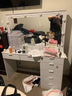 Vanity need gone asap!!! Moving