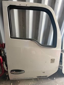 Kenworth T680 doors