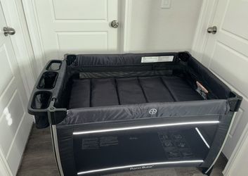 Pamo babe pack n play & bassinet