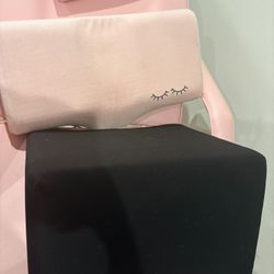 Lash Pillows And Leg Pillow